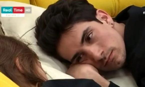 Amici 19, scoppia la passione tra due allievi ma lui è già fidanzato