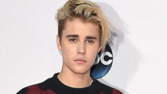 Justin Bieber parla dei suoi problemi con droga e malattia e sconvolge tutti