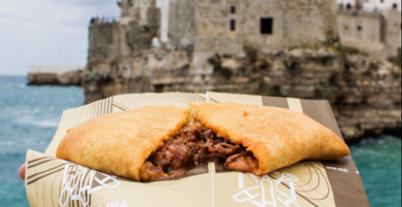 La risposta made in Italy ai fast food: ecco il panzerotto con la brasciola al ragù