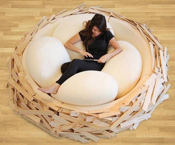 Ecco il letto pieno di uova morbide dove riposare come in un nido