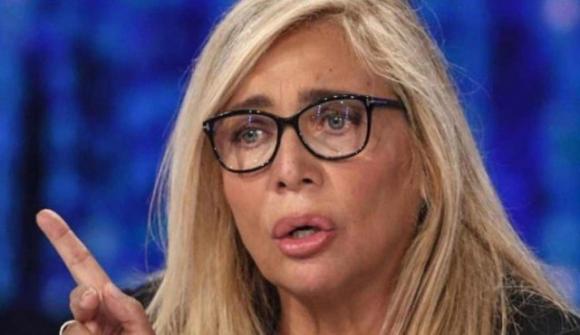 Gravi accuse rivolte a Mara Venier: la conduttrice è pronta a ricorrere alle vie legali