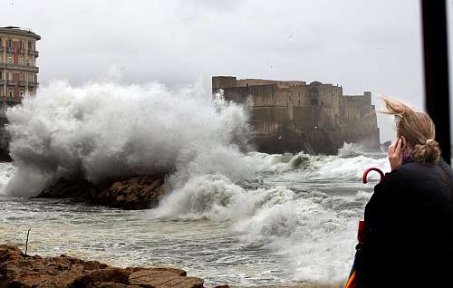 Vento forte: scuole chiuse a Napoli il 6 febbraio