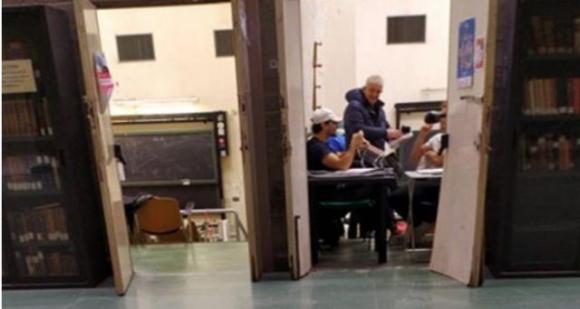 Napoli: mascherine vendute abusivamente all’interno dell’ospedale