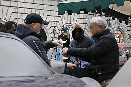 Coronavirus: a Roma venditore napoletano di mascherine, 10€ per una usata