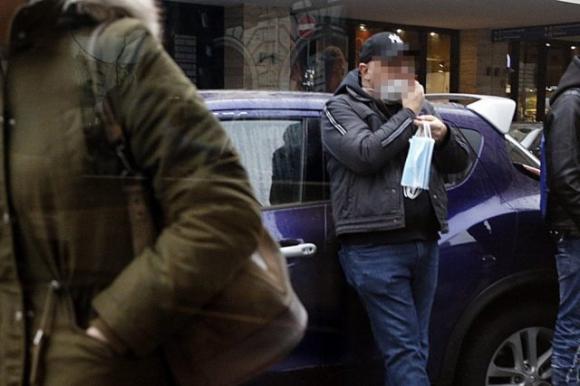 Coronavirus: a Roma venditore napoletano di mascherine, 10€ per una usata