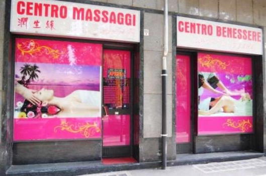 Roma: massaggiatrici cinesi fanno il 2×1 per rispondere all’effetto coronavirus