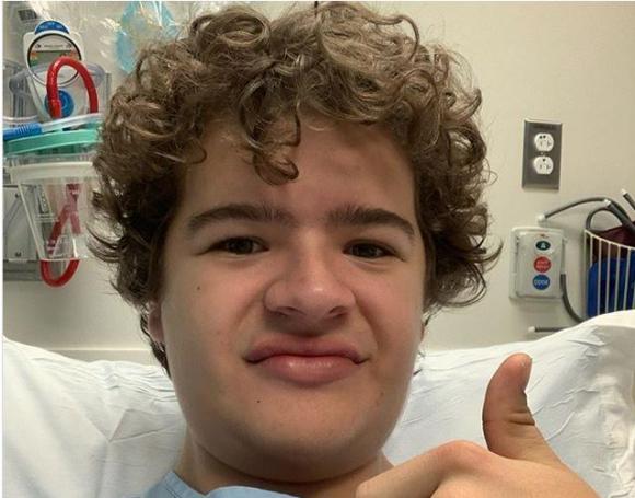 Protagonista di Stranger Things ricoverato ancora una volta in ospedale: ha una malattia genetica