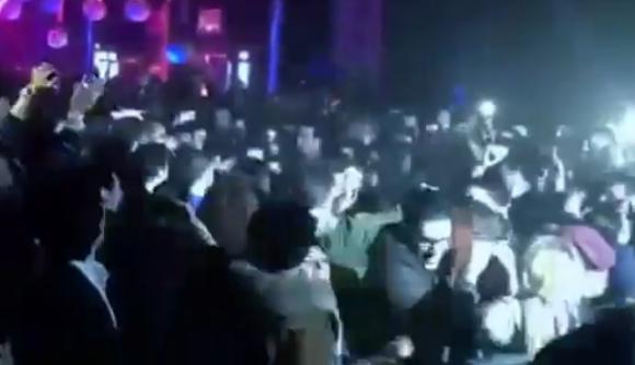 Quella volta in cui Morgan si lanciò dal palco ma il pubblico lo lasciò cadere