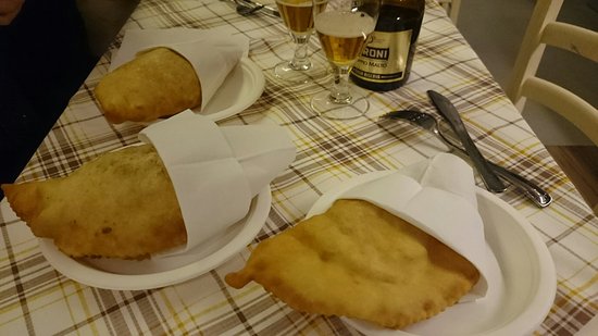 La risposta made in Italy ai fast food: ecco il panzerotto con la brasciola al ragù