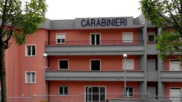 Arrestato per un reato, ruba 40€ ad un carabiniere in caserma