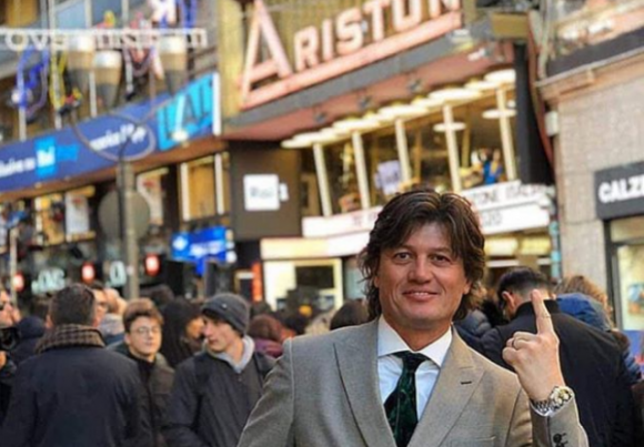 Sanremo, l’ex concorrente Pedro ‘della cipolla’: “Amadeus vai a casa a fare pasta e fagioli”