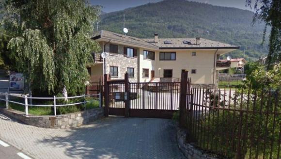 Gli ritirano la patente e si presenta in caserma con la pistola per minacciare i carabinieri: arrestato