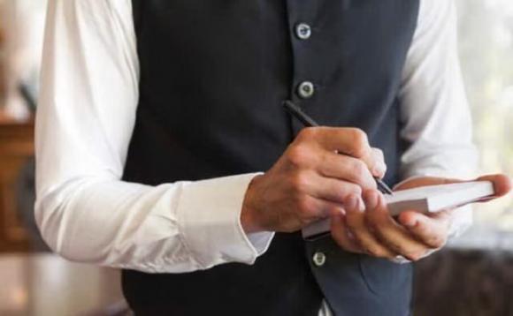 Livorno: scappano senza pagare dal ristorante ma lasciano il “figlio” al tavolo. Denunciati