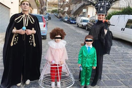 Intera famiglia si maschera da Achille Lauro per carnevale. Diventano virali