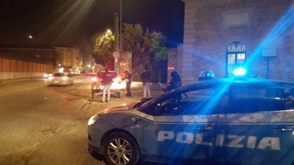 Neopatentato ubriaco e contromano scappa al posto di blocco: tolti 46 punti dalla patente