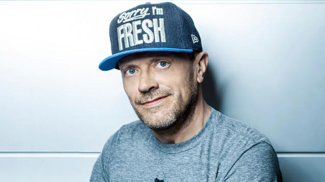 Max Pezzali: il 6 marzo esce il nuovo singolo "Sembro Matto", ad aprile il remix