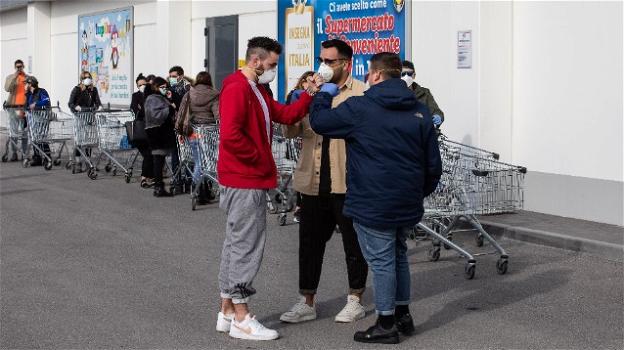 Coronavirus, supermercati presi d’assalto durante la notte nonostante il governo assicuri l’approvvigionamento alimentare