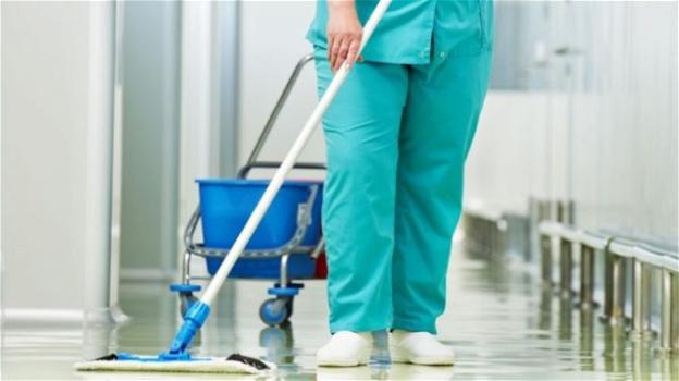Torino, operatrice denuncia con un video la carenza di igiene nell’ospedale e viene sospesa dal servizio