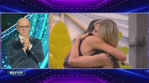 GF Vip, va in scena la pace tra Antonella e Fernanda. La Lessa viene eliminata dal gioco