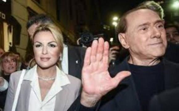 Pascale e Berlusconi si lasciano, lui starebbe già con una più giovane