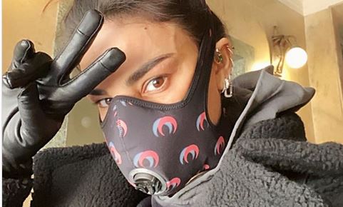 Chiara Biasi per l’ennesima volta nella bufera: gli hater criticano la sua mascherina griffata