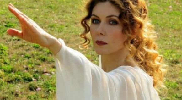 Eleonora Brigliadori shock: “Il coronavirus? Una banale influenza, un complotto americano”