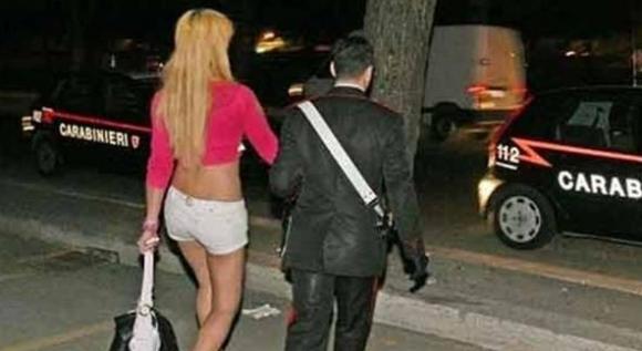 Ravenna: carabiniere si apparta con una donna in caserma e si segna lo straordinario