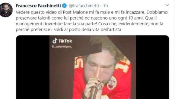 Post Malone si presenta in condizioni impietose sul palco: fan preoccupati