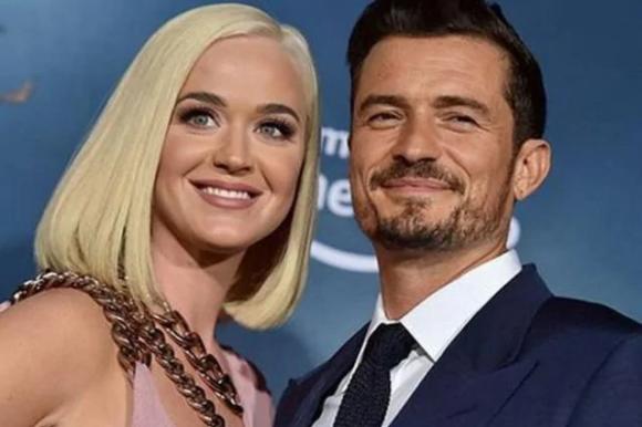 Katy Perry è incinta di Orlando Bloom, ecco l’annuncio col pancione