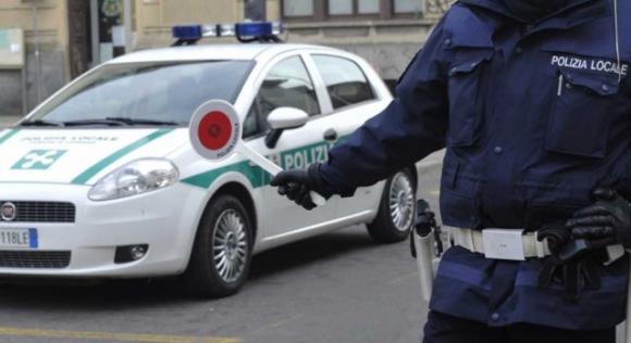 Pisa: fermato per un controllo, infastidito, tossisce in faccia al poliziotto