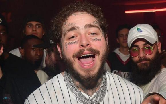 Post Malone in concerto: i fan preoccupati per le sue condizioni, lui interviene per rassicurarli