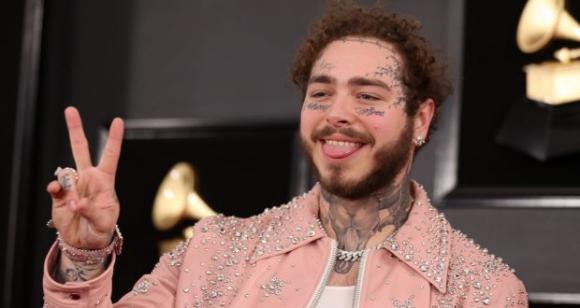 Post Malone in concerto: i fan preoccupati per le sue condizioni, lui interviene per rassicurarli