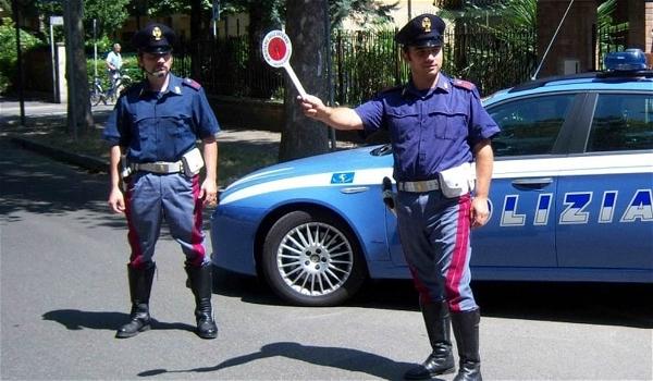 Pisa: fermato per un controllo, infastidito, tossisce in faccia al poliziotto