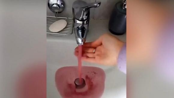 Miracolo a Modena: sgorga Lambrusco dai rubinetti