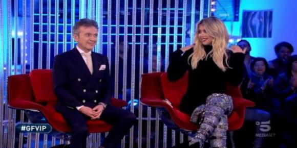 GF VIP, esplode la polemica per gli stivali di Wanda Nara: ecco la marca e il prezzo