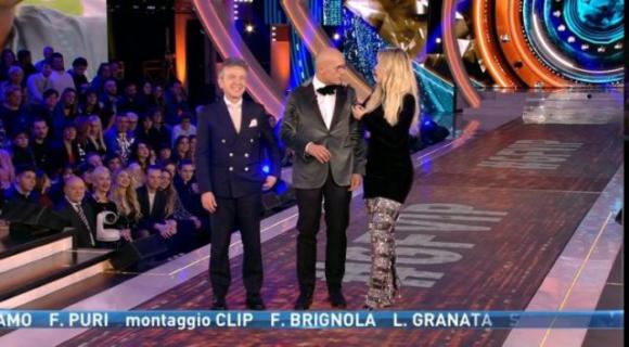 GF VIP, esplode la polemica per gli stivali di Wanda Nara: ecco la marca e il prezzo