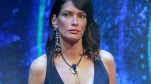 Grande Fratello Vip, Fernanda Lessa parla di Adriana Volpe: "Negli ultimi giorni si chiudeva in bagno a vomitare"