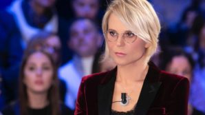 C’è Posta per te, Maria De Filippi preoccupata: la trasmissione è a rischio