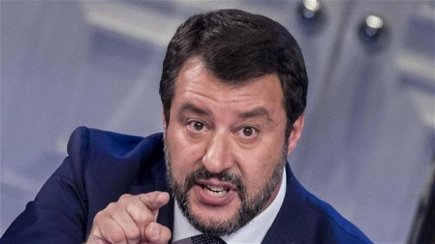 In tendenza "#salvinibugiardo": in molti criticano le dichiarazioni di Matteo Salvini, che intanto perde consensi