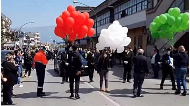 Coronavirus, in 200 al funerale del sindaco di Saviano: ora il comune rischia di diventare zona rossa