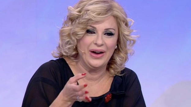 Tina Cipollari furiosa: la sua immagine sfruttata per un prodotto dimagrante