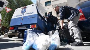 Genova, fa a pezzi la madre morta e poi si costituisce: