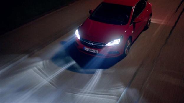 Opel Astra monterà i fari adattivi IntelliLux LED Matrix che si adeguano alla presenza degli ostacoli