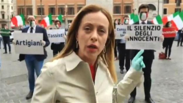 Coronavirus, Giorgia Meloni manifesta davanti a Palazzo Chigi: "Le attività non sono codici, sono vite"