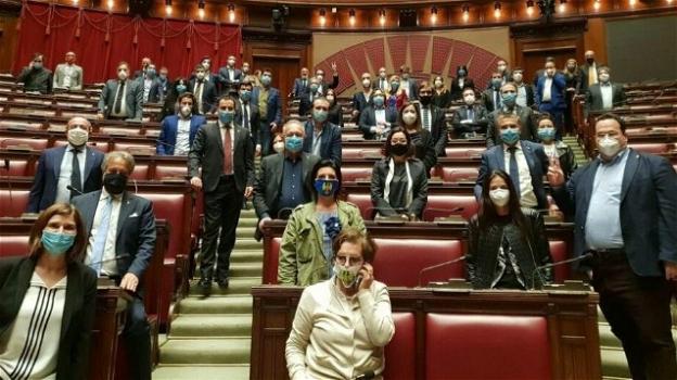 La Lega di Matteo Salvini occupa il Parlamento per avere delle risposte dal governo: ma Fratelli d’Italia è contraria