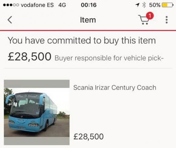 Si ubriaca e acquista un bus su eBay per sbaglio: “Non mi ricordo nulla”