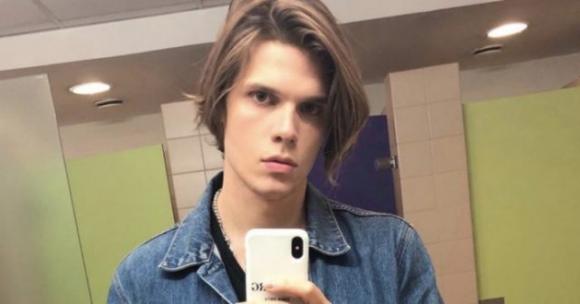 Il bambino della Kinder oggi è una drag queen famosa sui social
