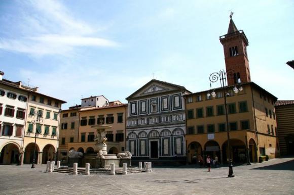 Firenze, la folle notte dei ladri: finiscono la benzina, si gettano nel fiume e perdono il bottino