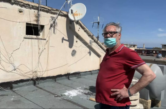 Palermo, il pensionato che grigliava sui tetti ora ha un agente: “1500€ per un’intervista”