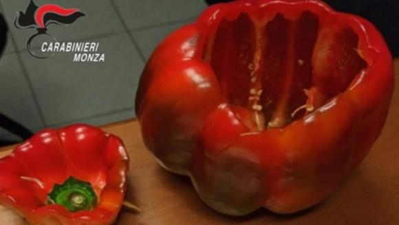 Cologno Monzese: fruttivendolo consegna a domicilio peperoni ripieni di cocaina